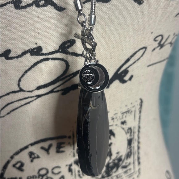 Witchy Black Agate Slice Toggle Necklace with Silver Tone Fluid Chain - Picture 3 of 8